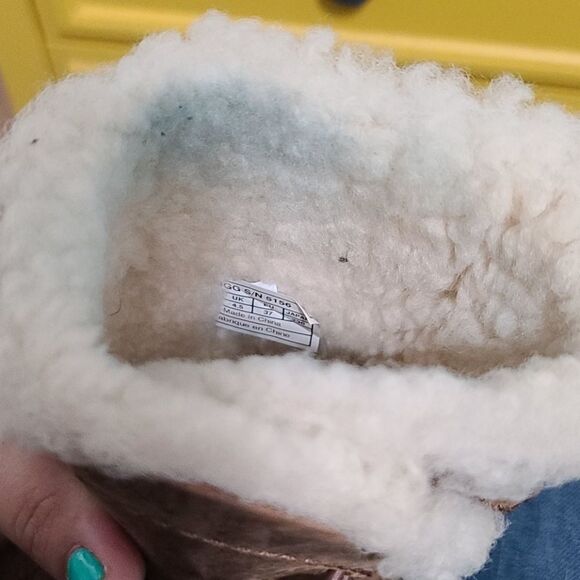 UGG Kona Boots  - Picture 10 of 11